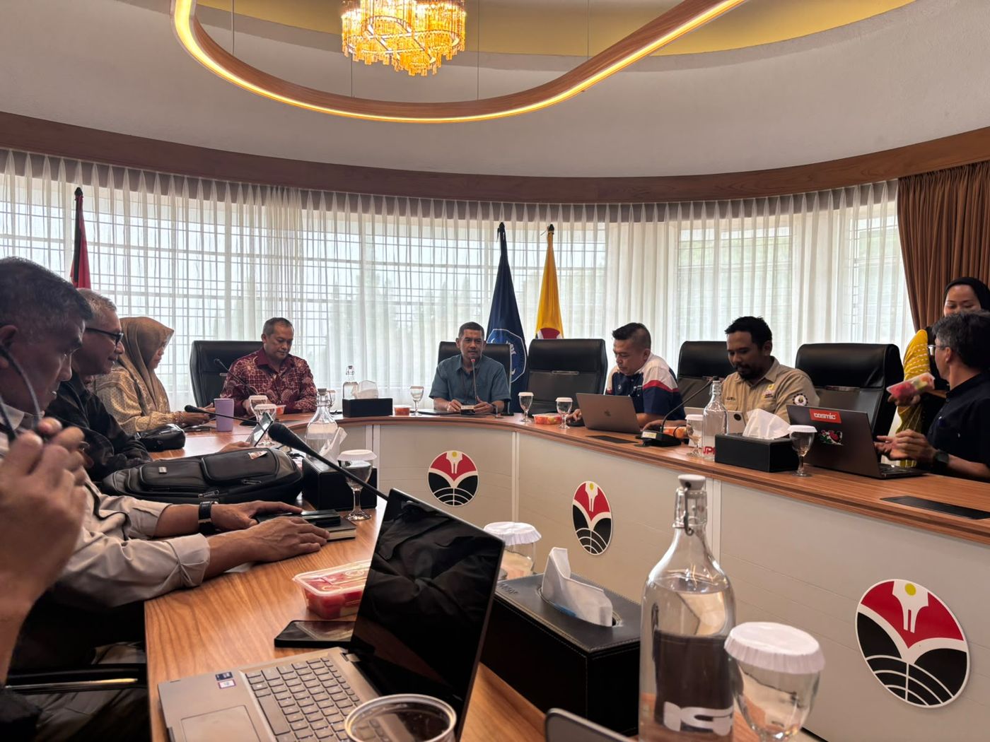 UPI Rectorate and PT VEN Board of Directors in the UPI meeting room
